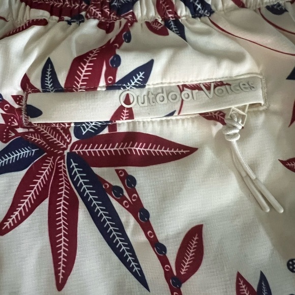 OUTDOOR VOICES Floral Print Women's Athletic Shorts Size Small - Picture 3 of 12